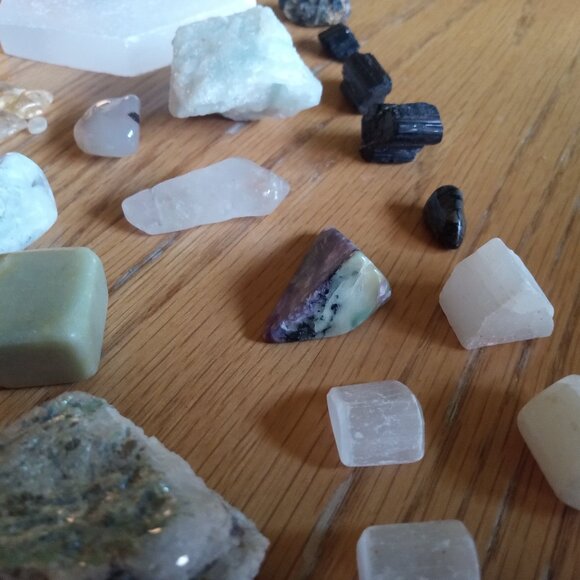 Lot of crystals! Selenite hexagon, pendants, heart worry stone - Picture 4 of 6